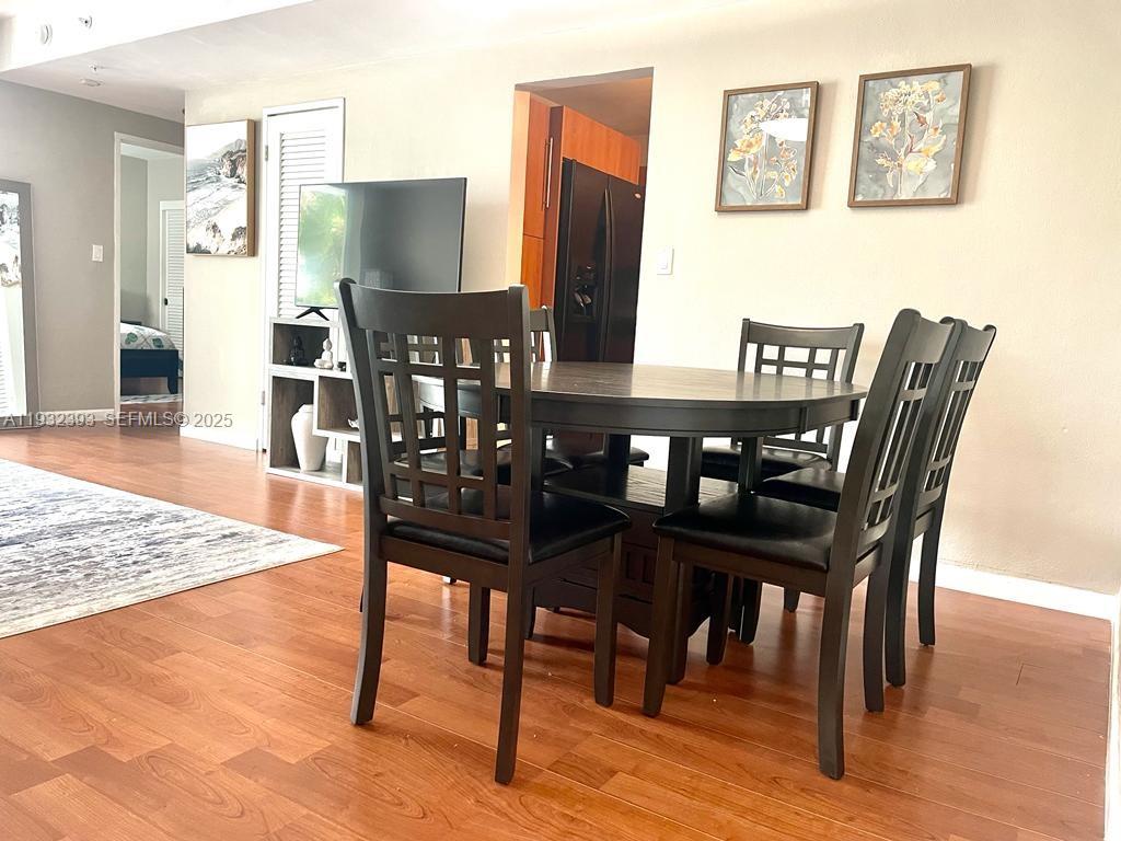 RESIDENCES ON HOLLYWOOD B - Residential Lease