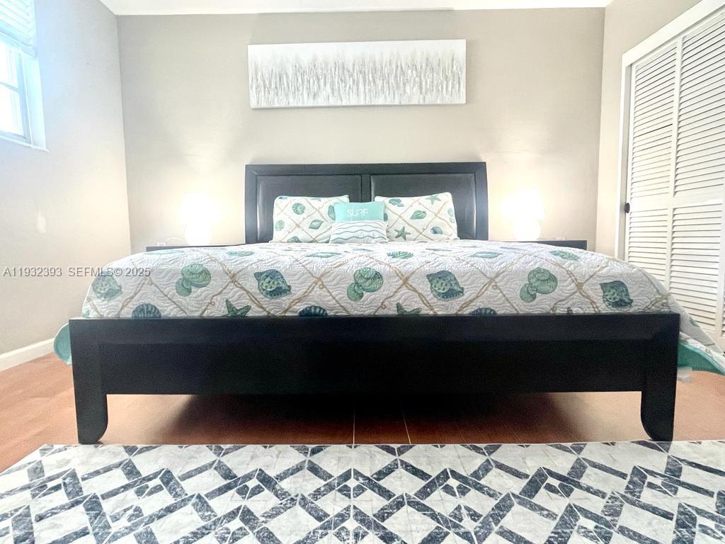 RESIDENCES ON HOLLYWOOD B - Residential Lease