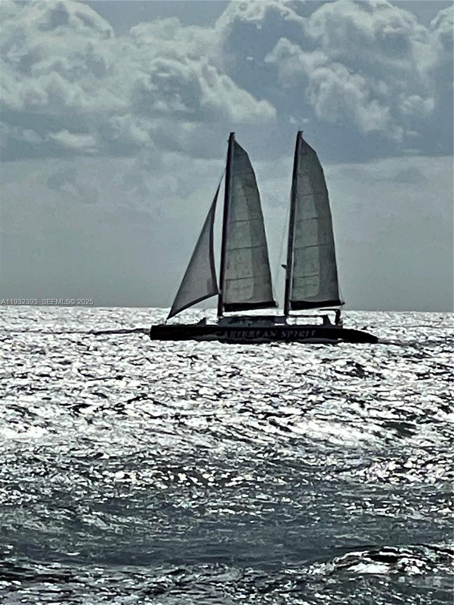 RESIDENCES ON HOLLYWOOD B - Residential Lease