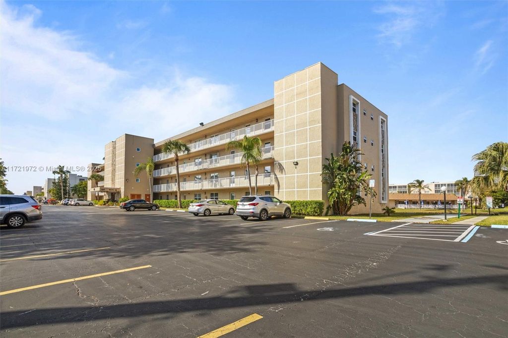 Photo of 415 SE 11th Ter #301, Dania Beach, FL 33004 (MLS # A11721972)