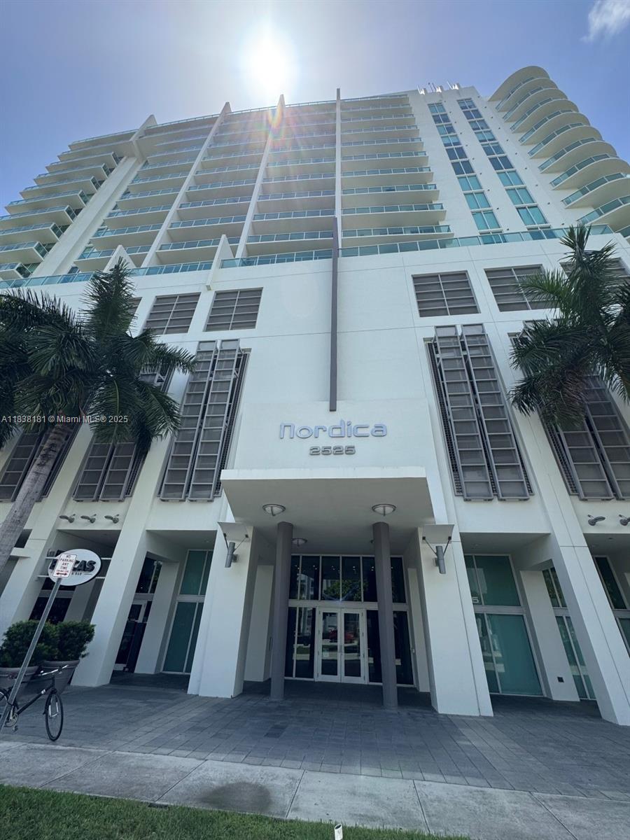 2525 SW 3rd Ave PH-06