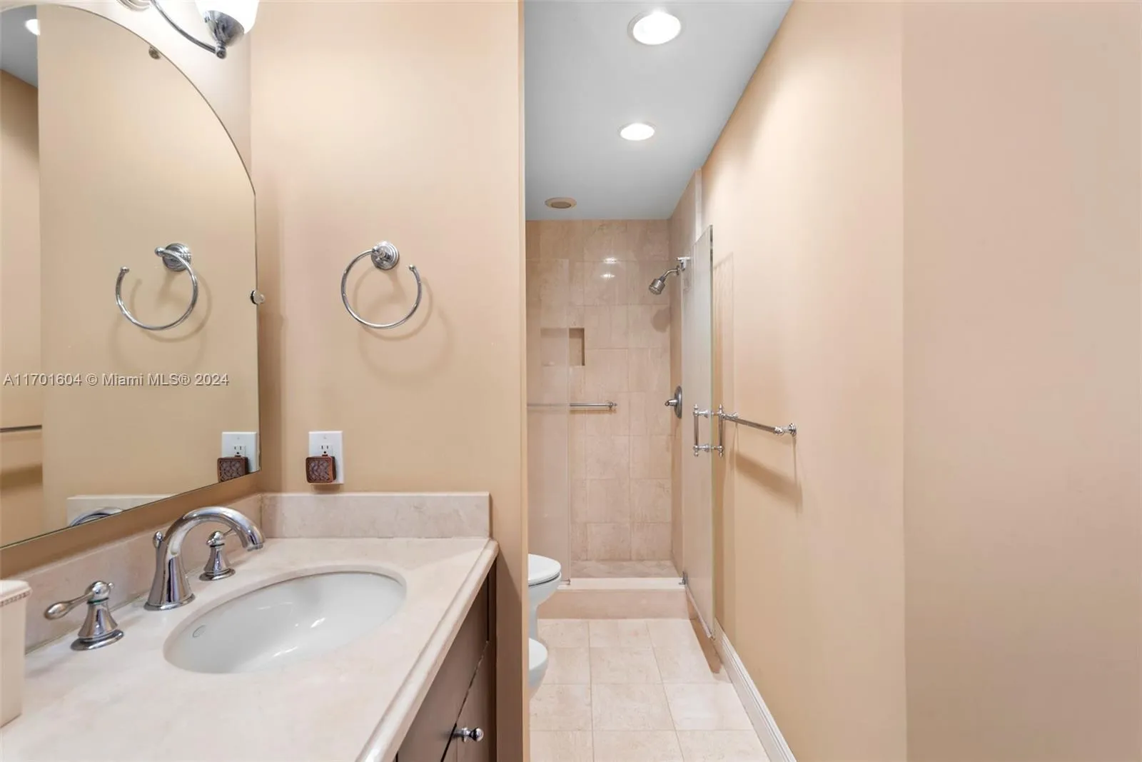 Aventura, Florida 33180, United States, 4 Bedrooms Bedrooms, ,3 BathroomsBathrooms,Residential,Active,28643