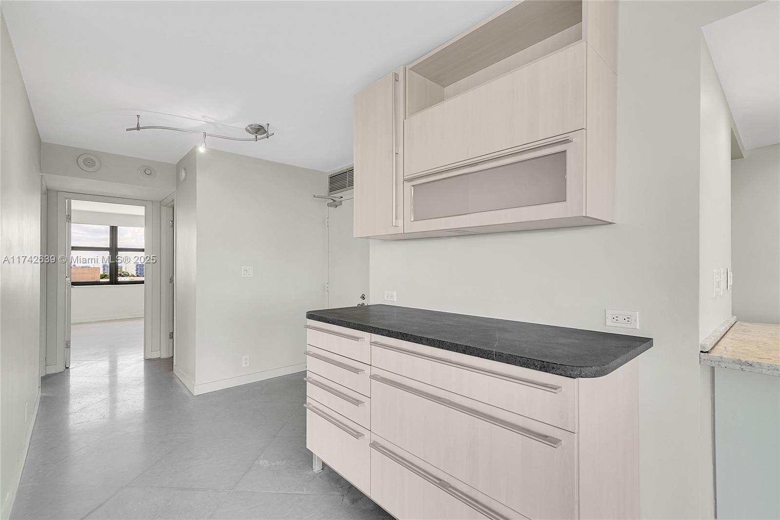 CORINTHIAN ON THE INTRACO - Residential