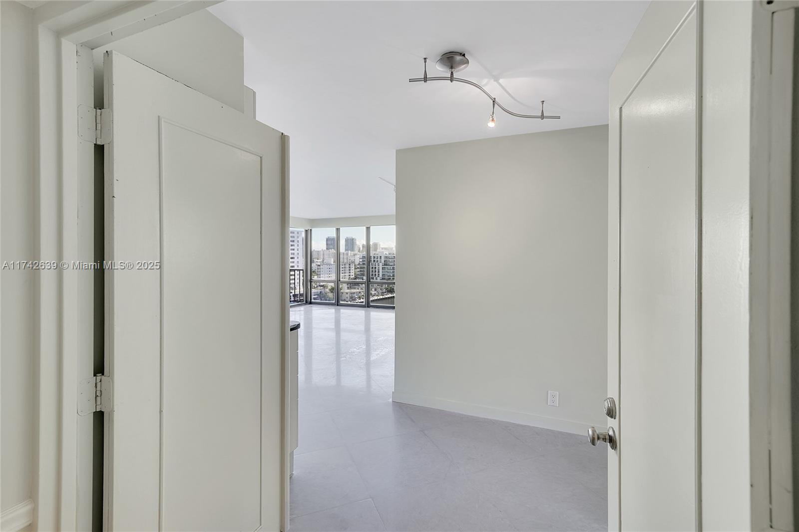 CORINTHIAN ON THE INTRACO - Residential