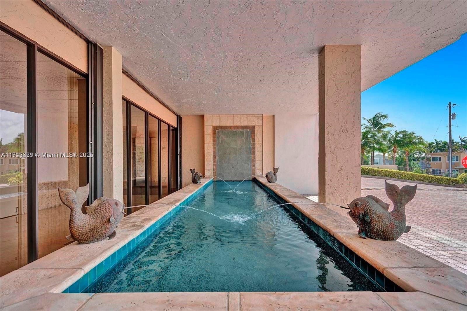 CORINTHIAN ON THE INTRACO - Residential