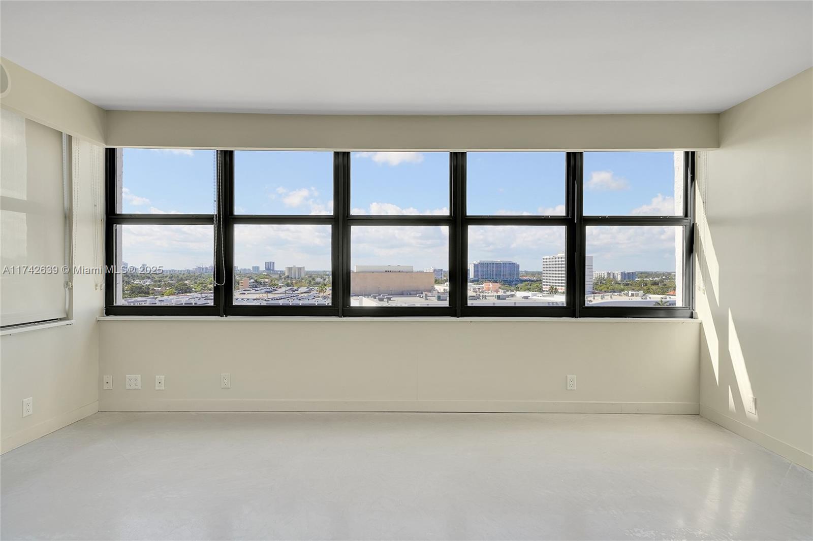 CORINTHIAN ON THE INTRACO - Residential