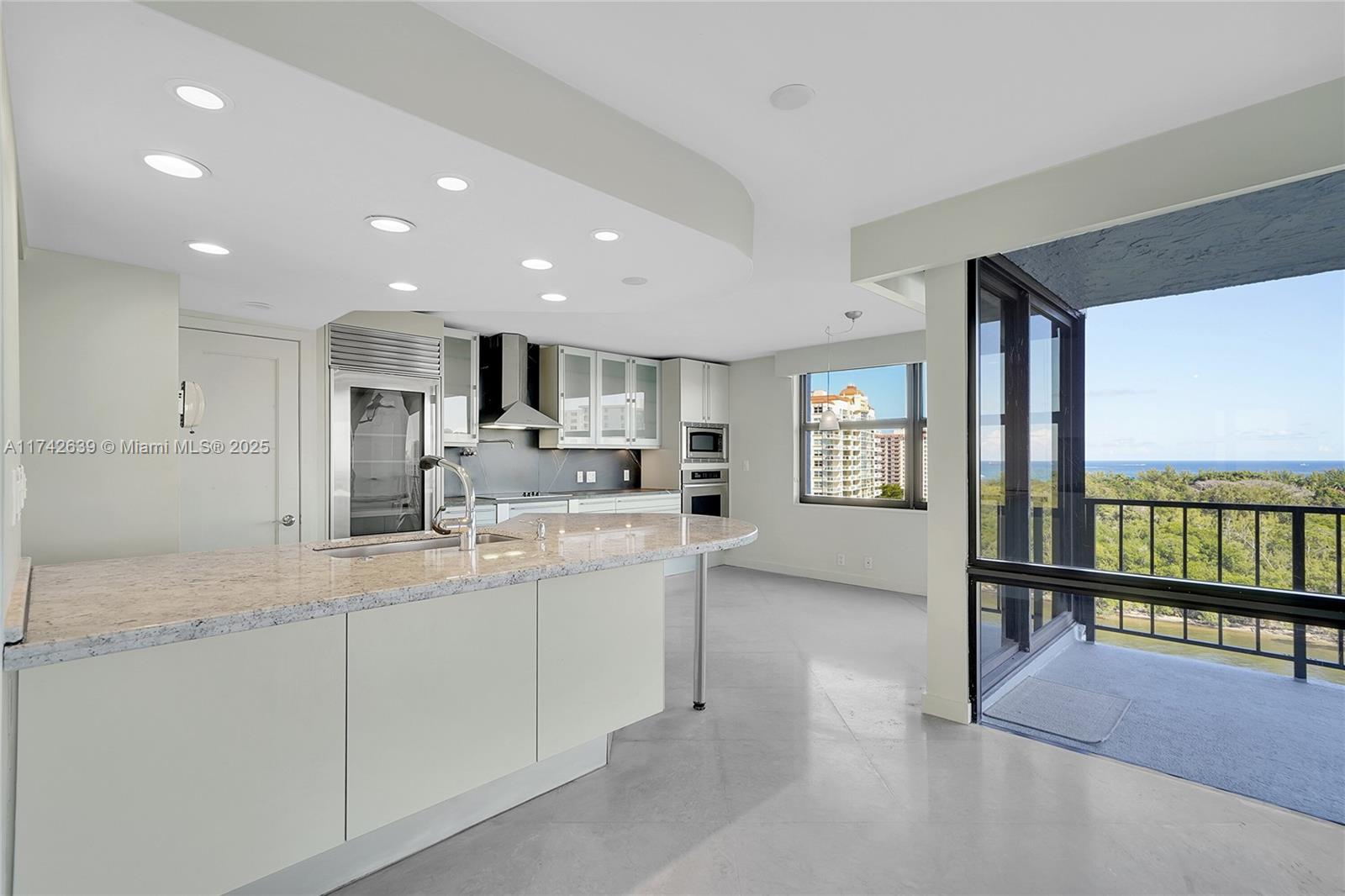 CORINTHIAN ON THE INTRACO - Residential