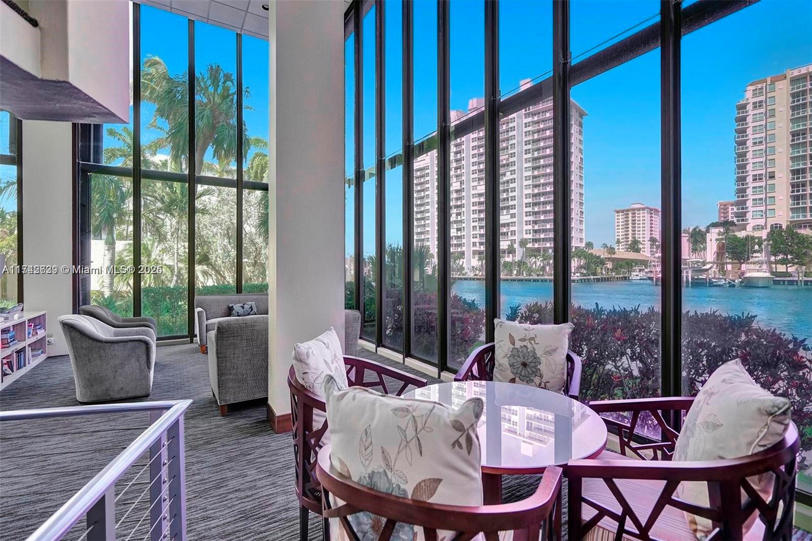 CORINTHIAN ON THE INTRACO - Residential