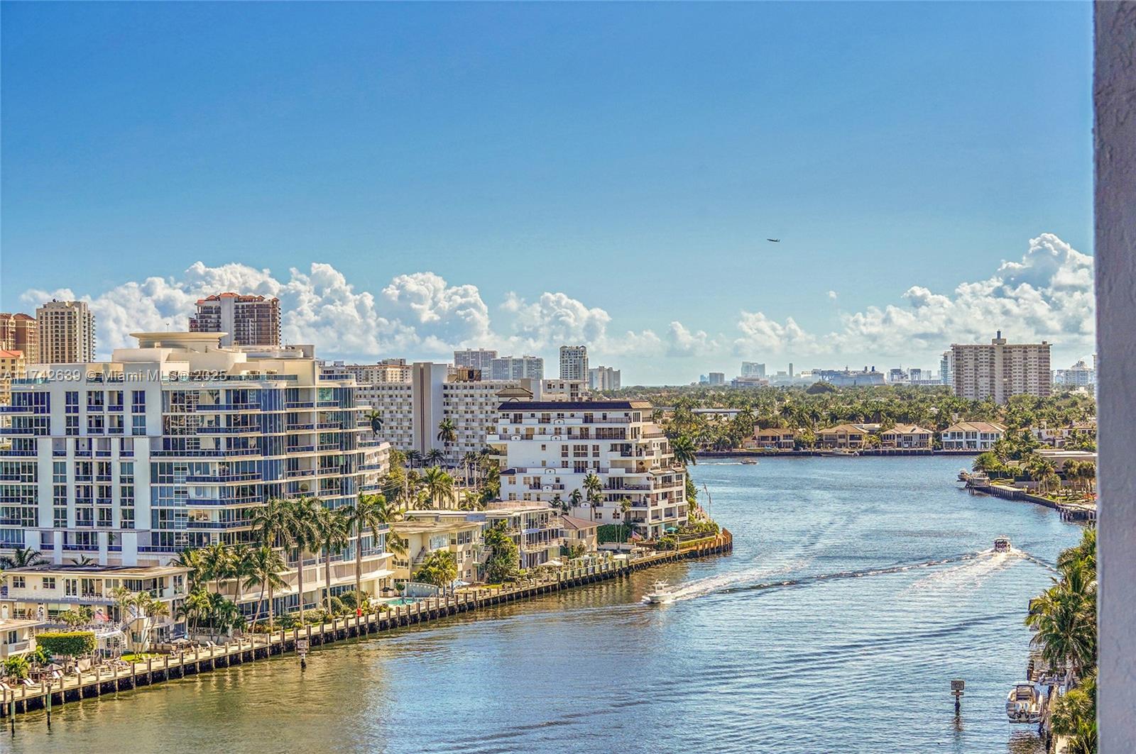 CORINTHIAN ON THE INTRACO - Residential