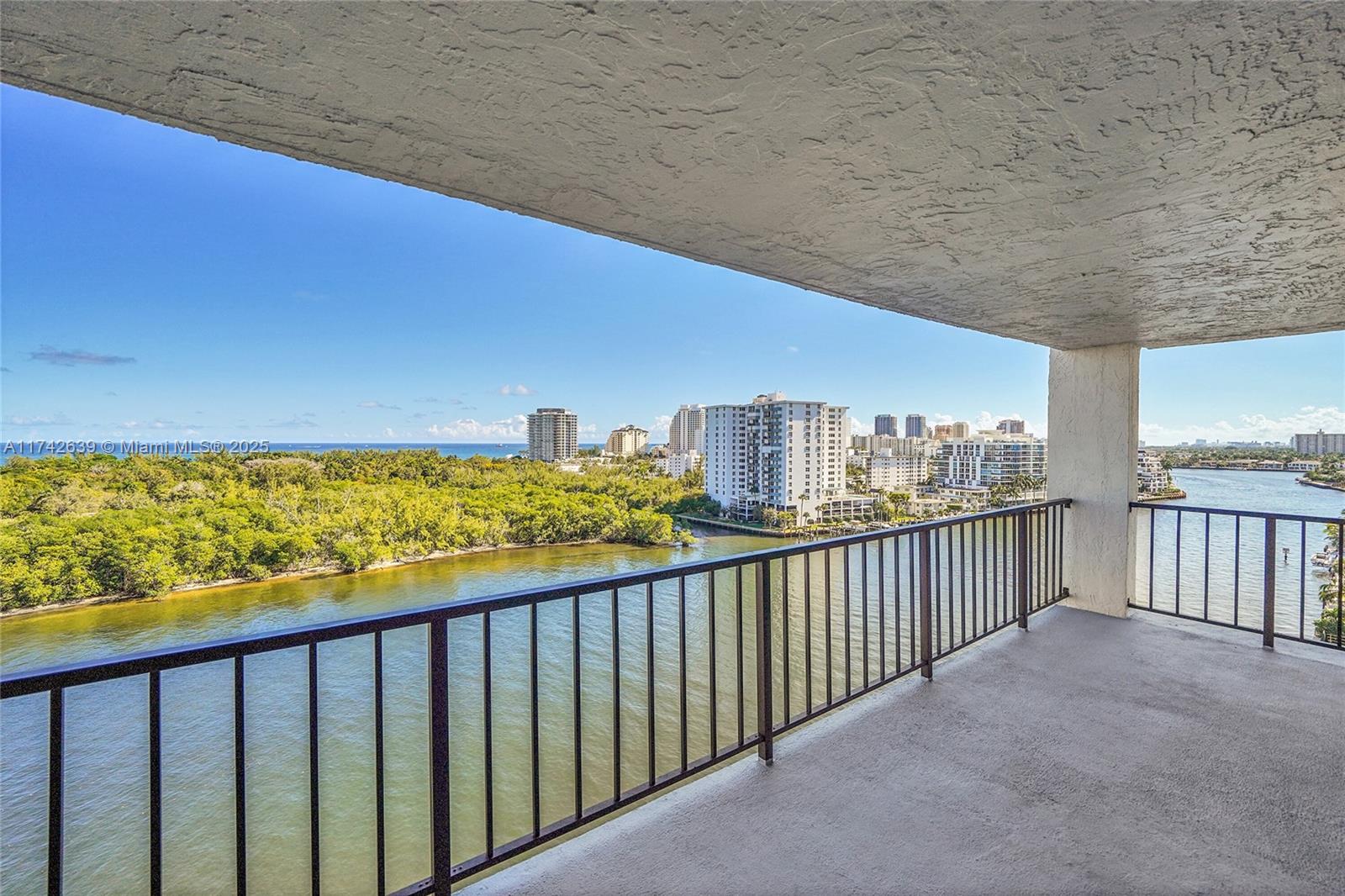 CORINTHIAN ON THE INTRACO - Residential