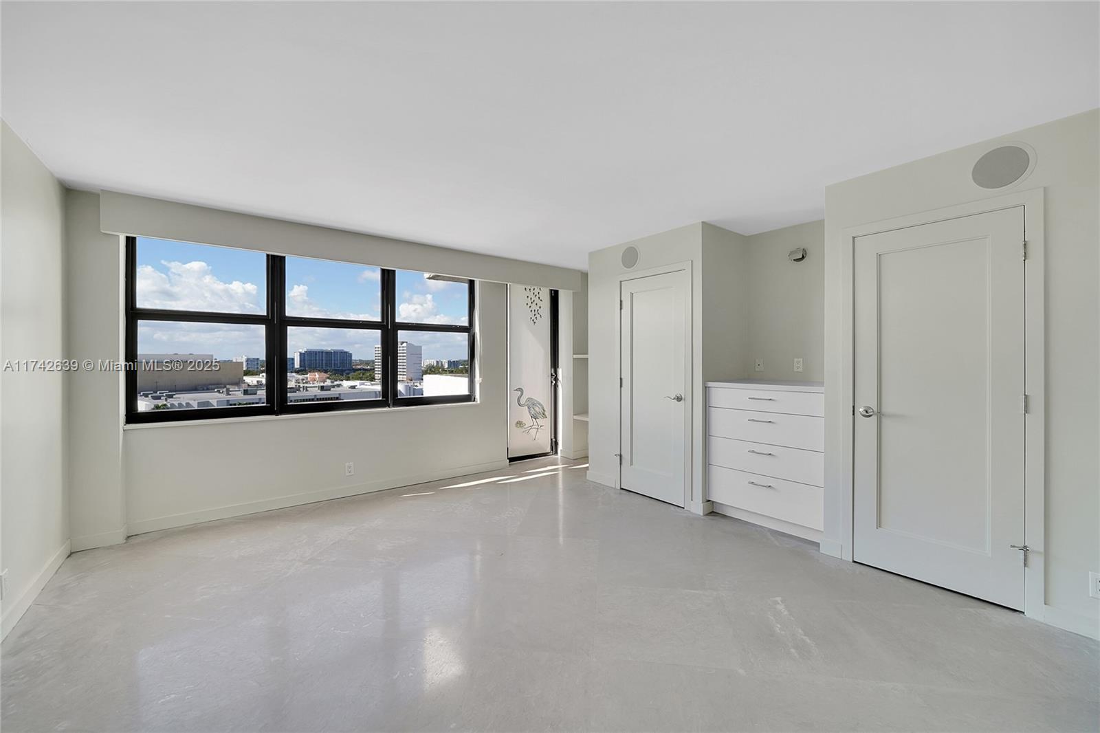 CORINTHIAN ON THE INTRACO - Residential