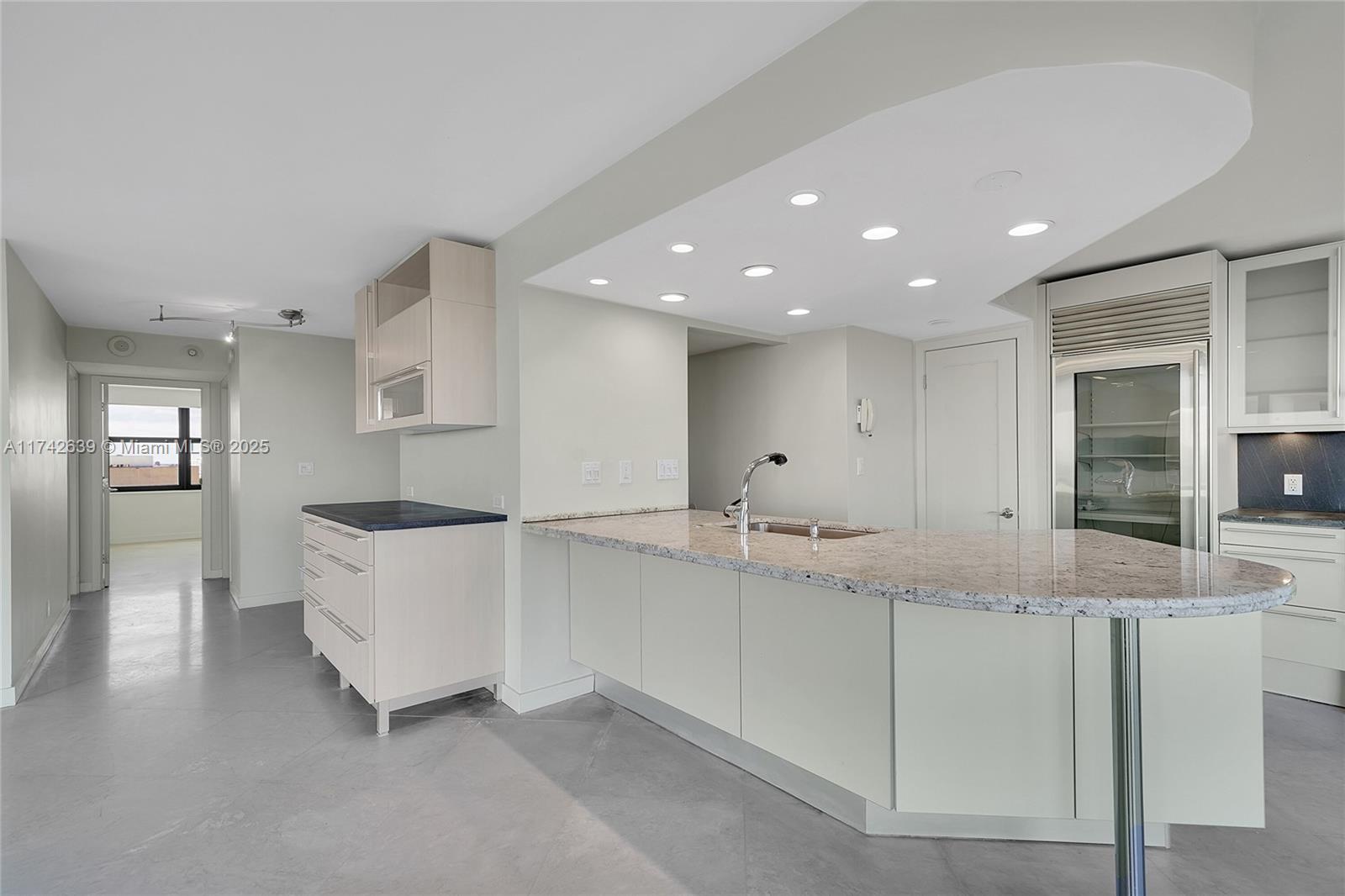 CORINTHIAN ON THE INTRACO - Residential