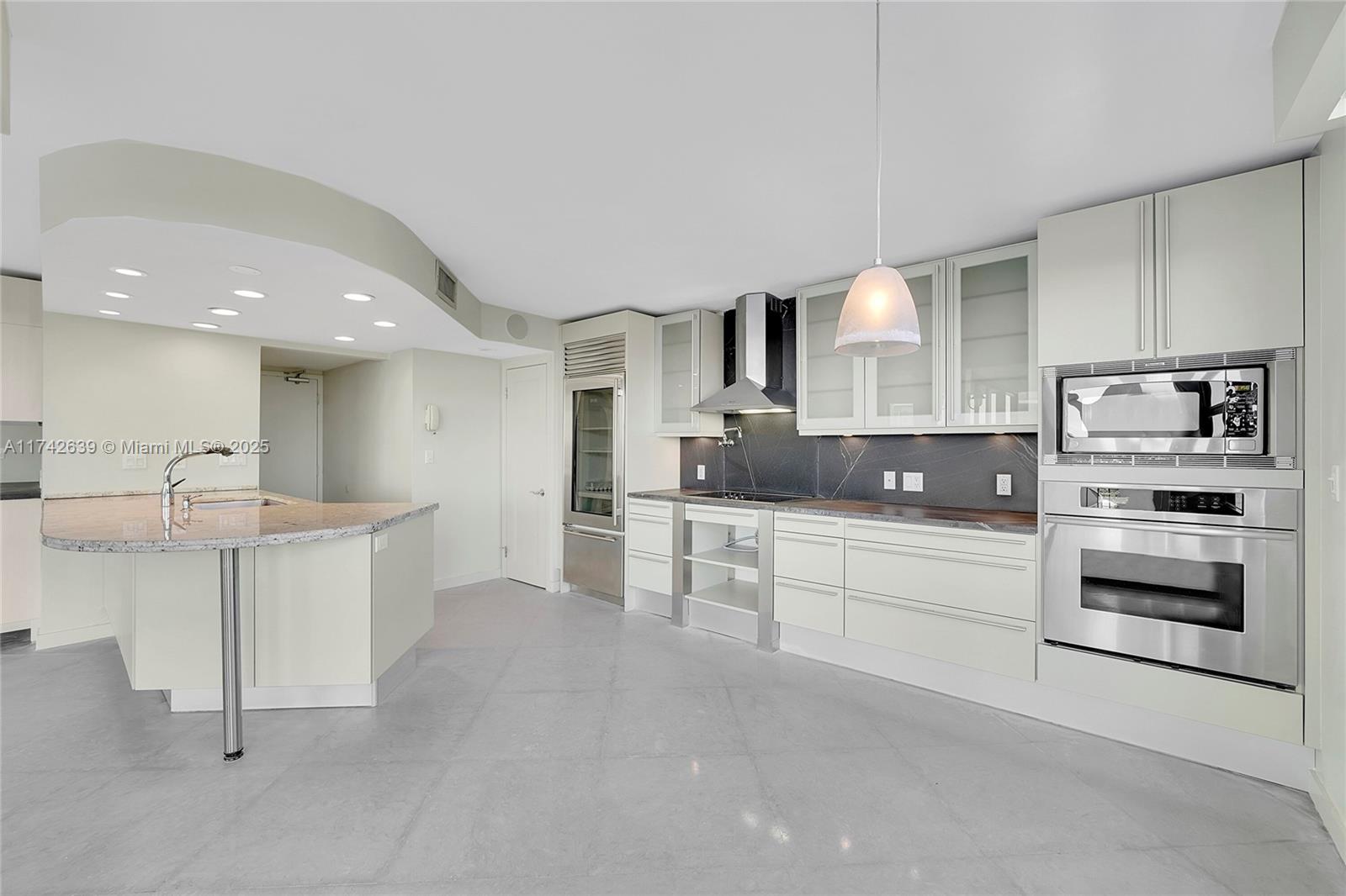 CORINTHIAN ON THE INTRACO - Residential