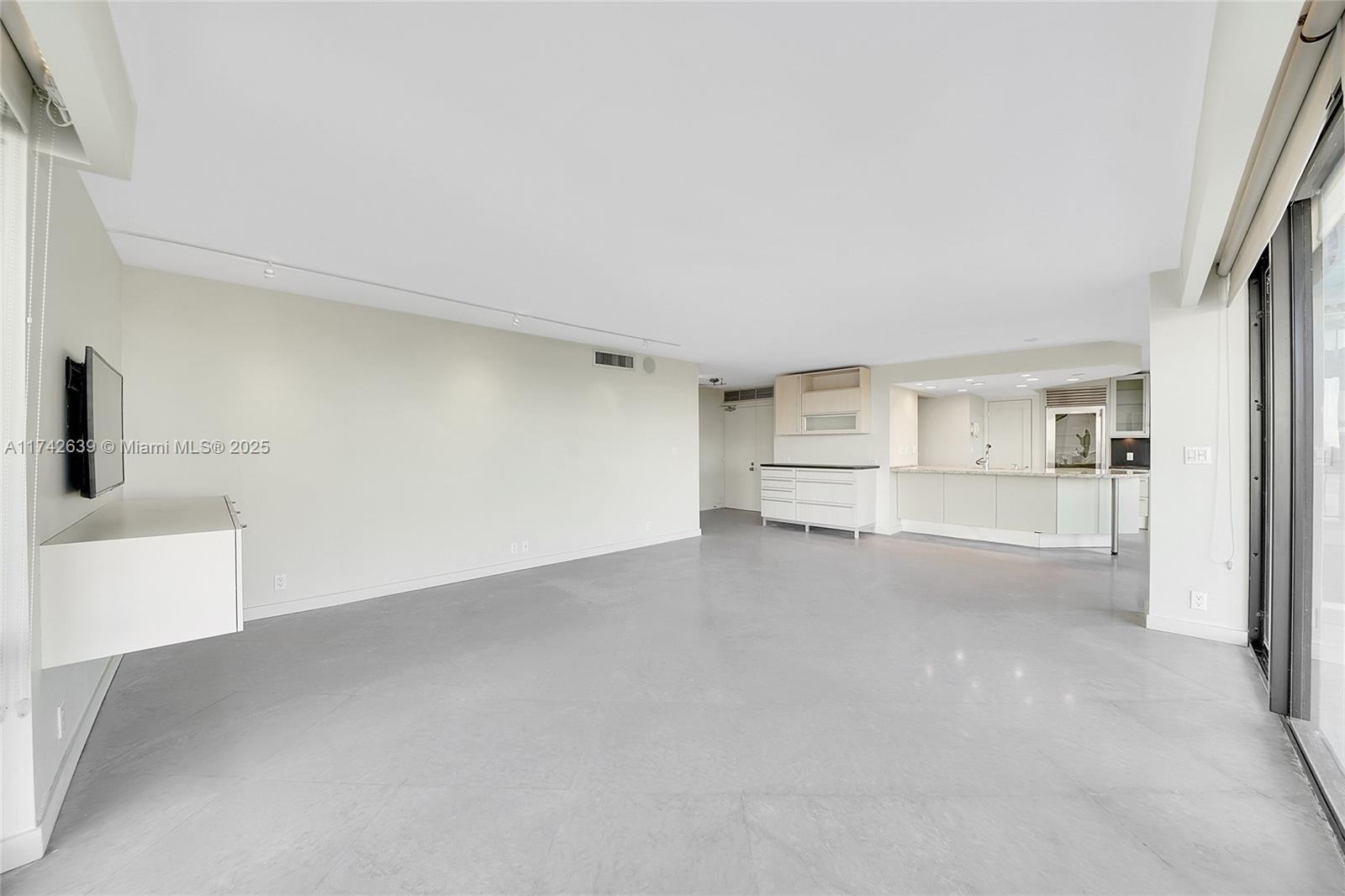 CORINTHIAN ON THE INTRACO - Residential