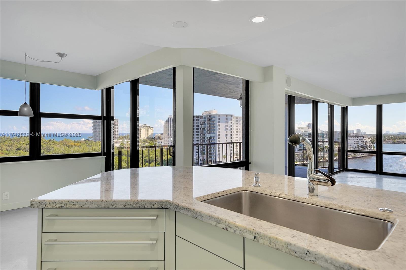CORINTHIAN ON THE INTRACO - Residential