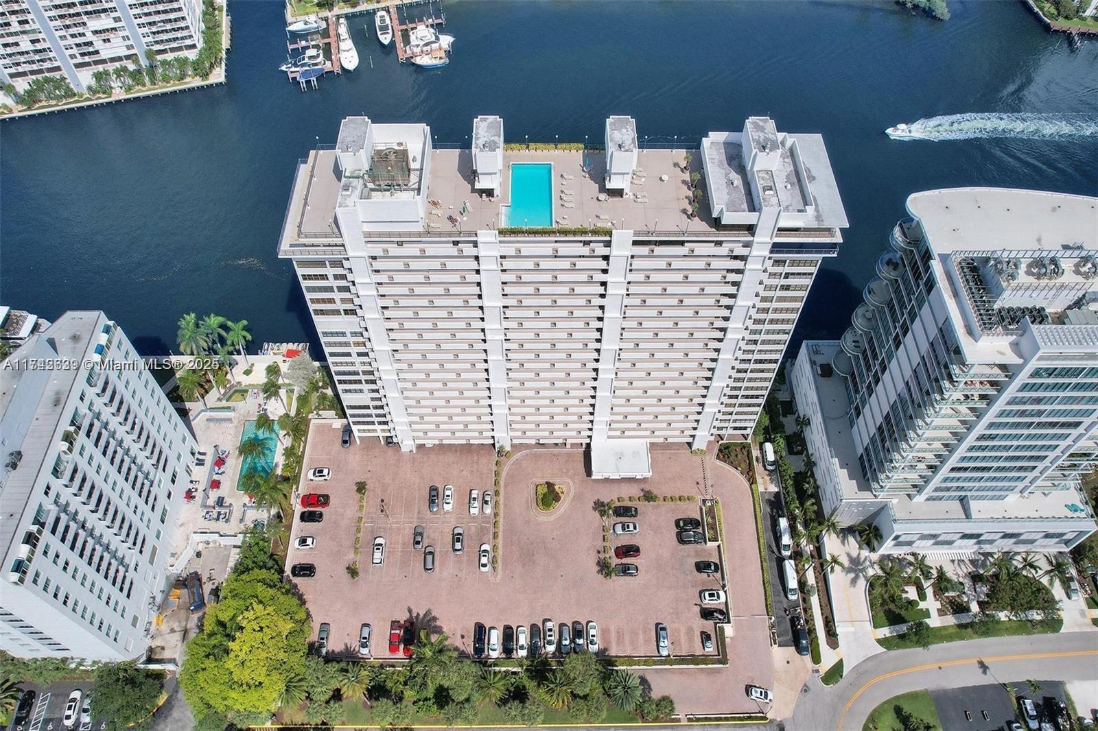 CORINTHIAN ON THE INTRACO - Residential