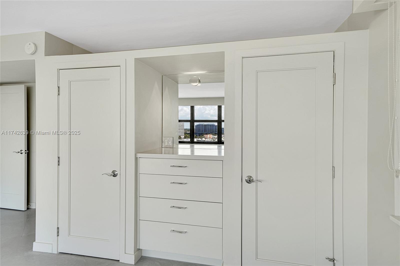 CORINTHIAN ON THE INTRACO - Residential
