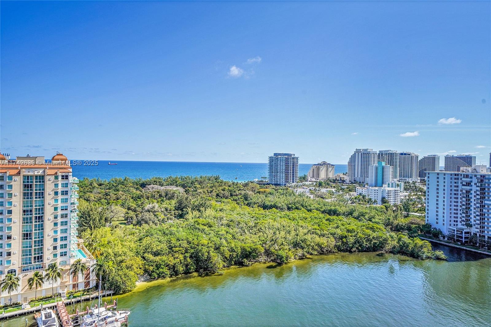 CORINTHIAN ON THE INTRACO - Residential