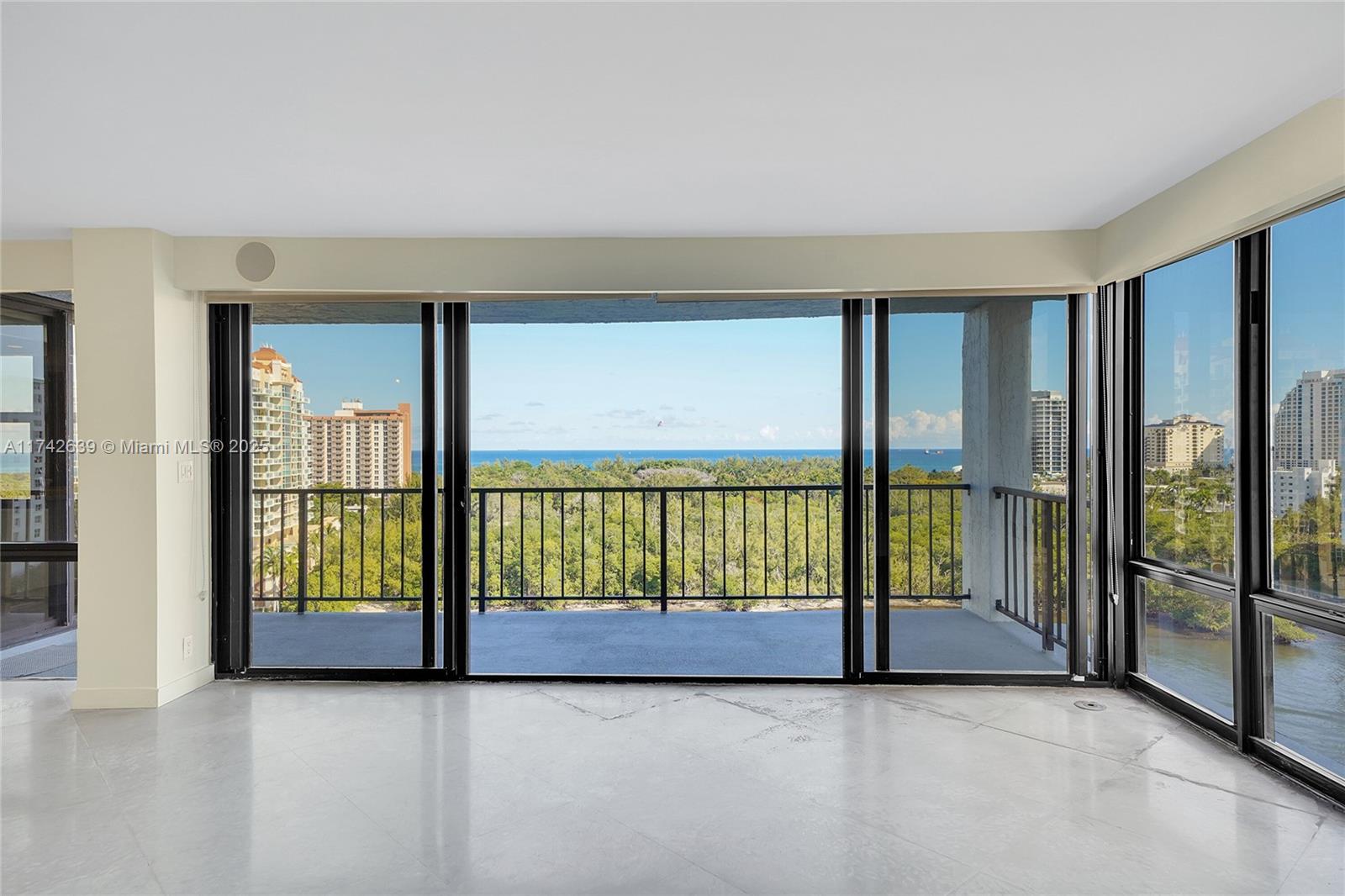 CORINTHIAN ON THE INTRACO - Residential