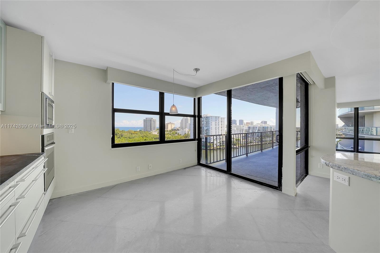 CORINTHIAN ON THE INTRACO - Residential