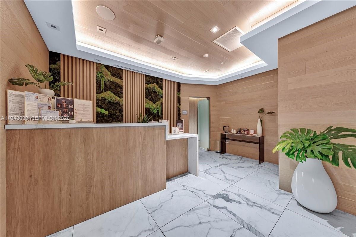 IVY CONDO - Residential