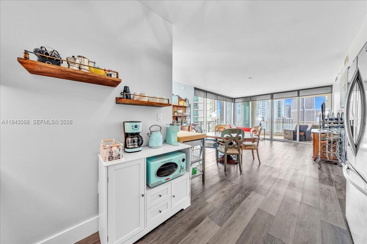 IVY CONDO - Residential