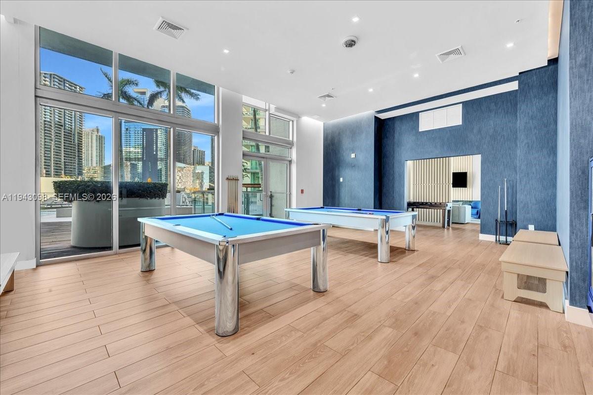 IVY CONDO - Residential