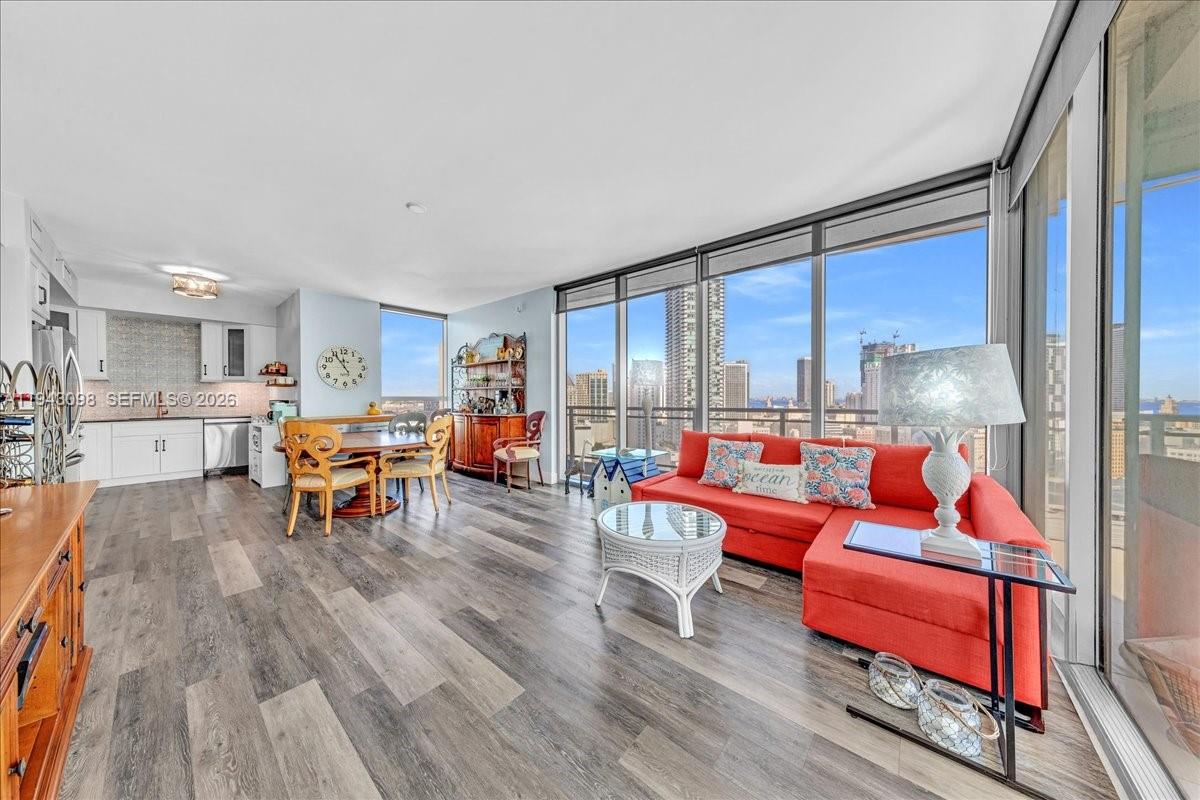 IVY CONDO - Residential