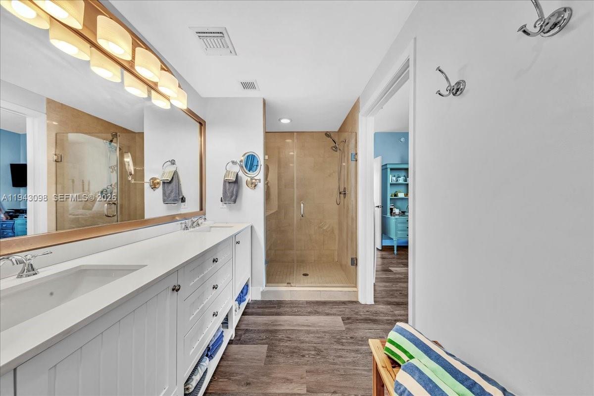 IVY CONDO - Residential