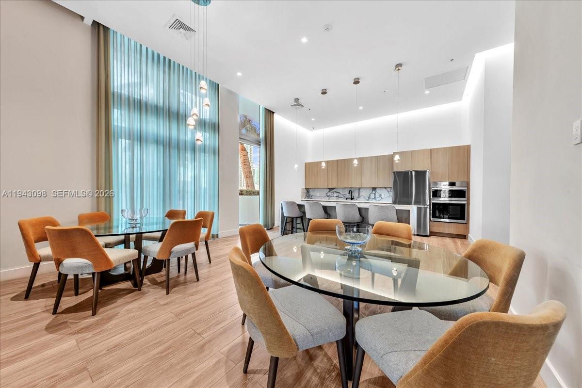 IVY CONDO - Residential