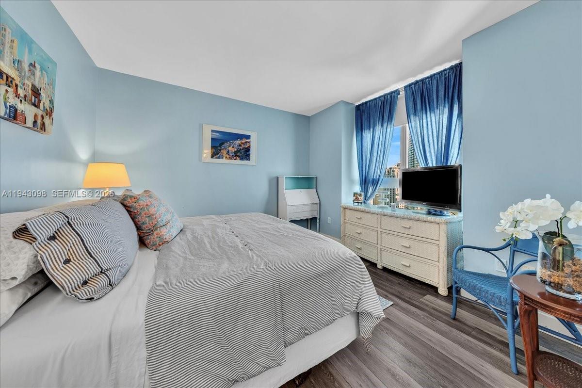 IVY CONDO - Residential