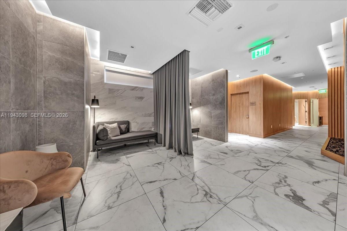 IVY CONDO - Residential