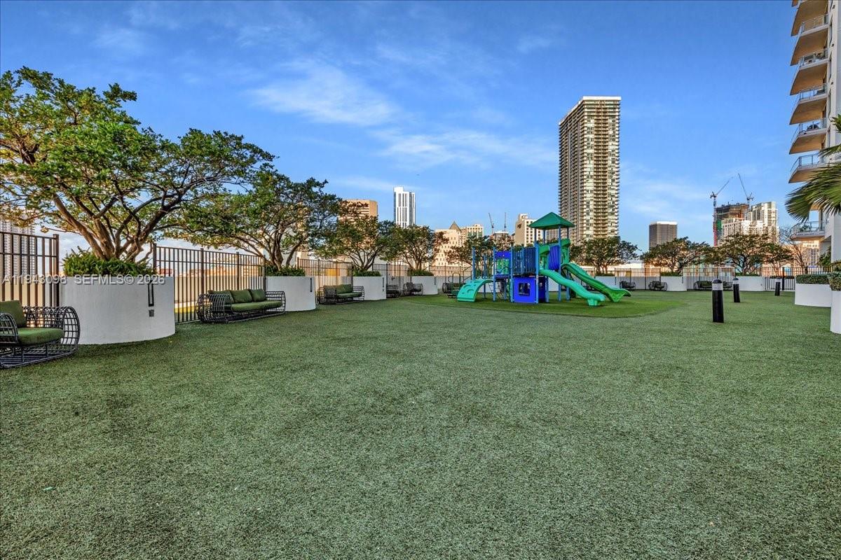 IVY CONDO - Residential