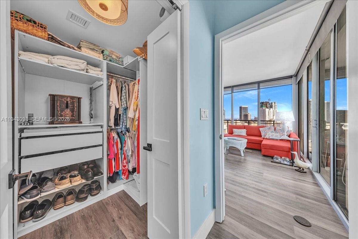 IVY CONDO - Residential