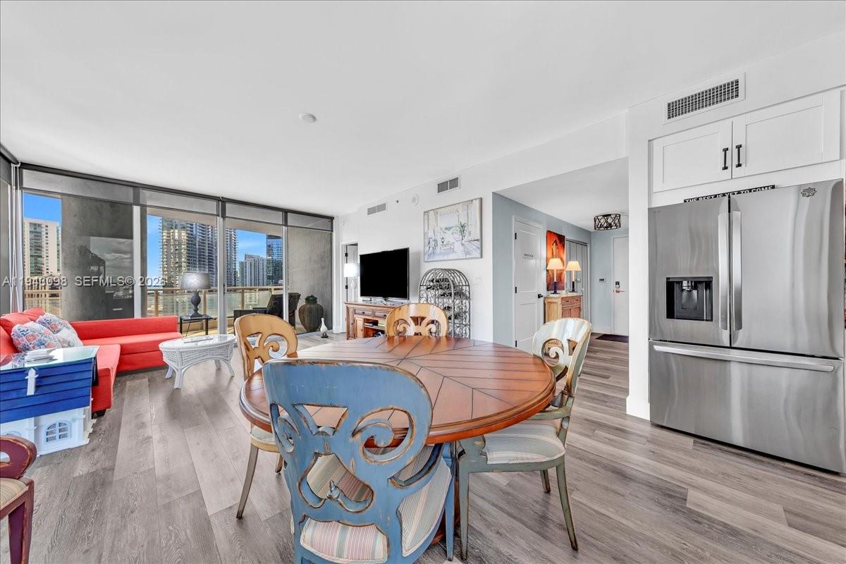 IVY CONDO - Residential