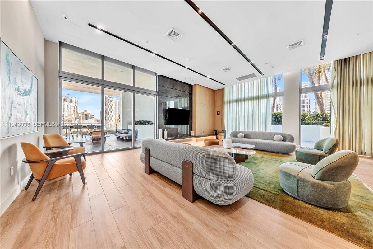 IVY CONDO - Residential