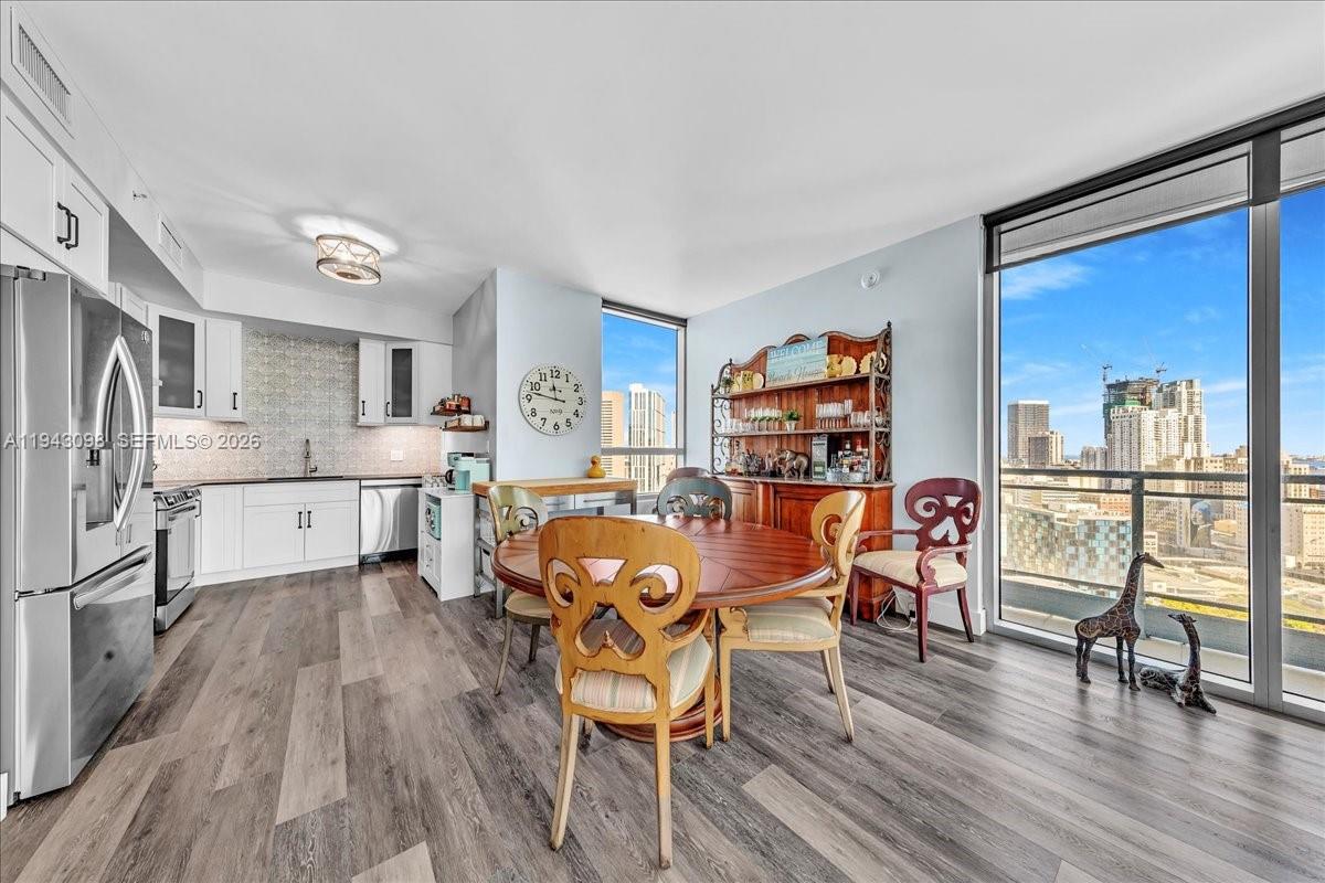 IVY CONDO - Residential