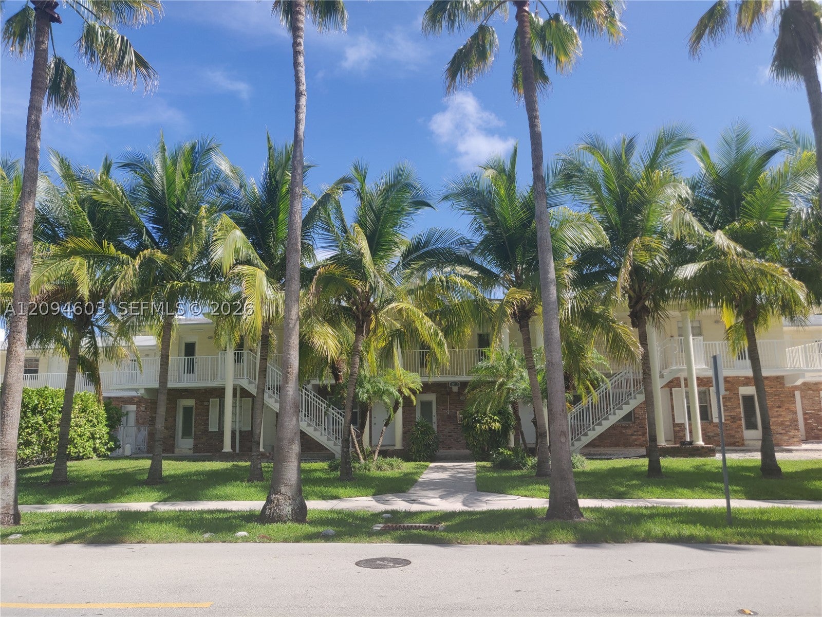 100 N Sunrise Dr 28
