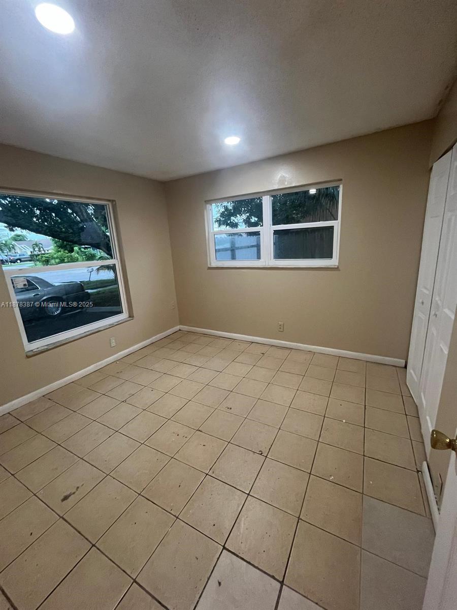 LAUDERDALE NORTH PARK - Residential Lease