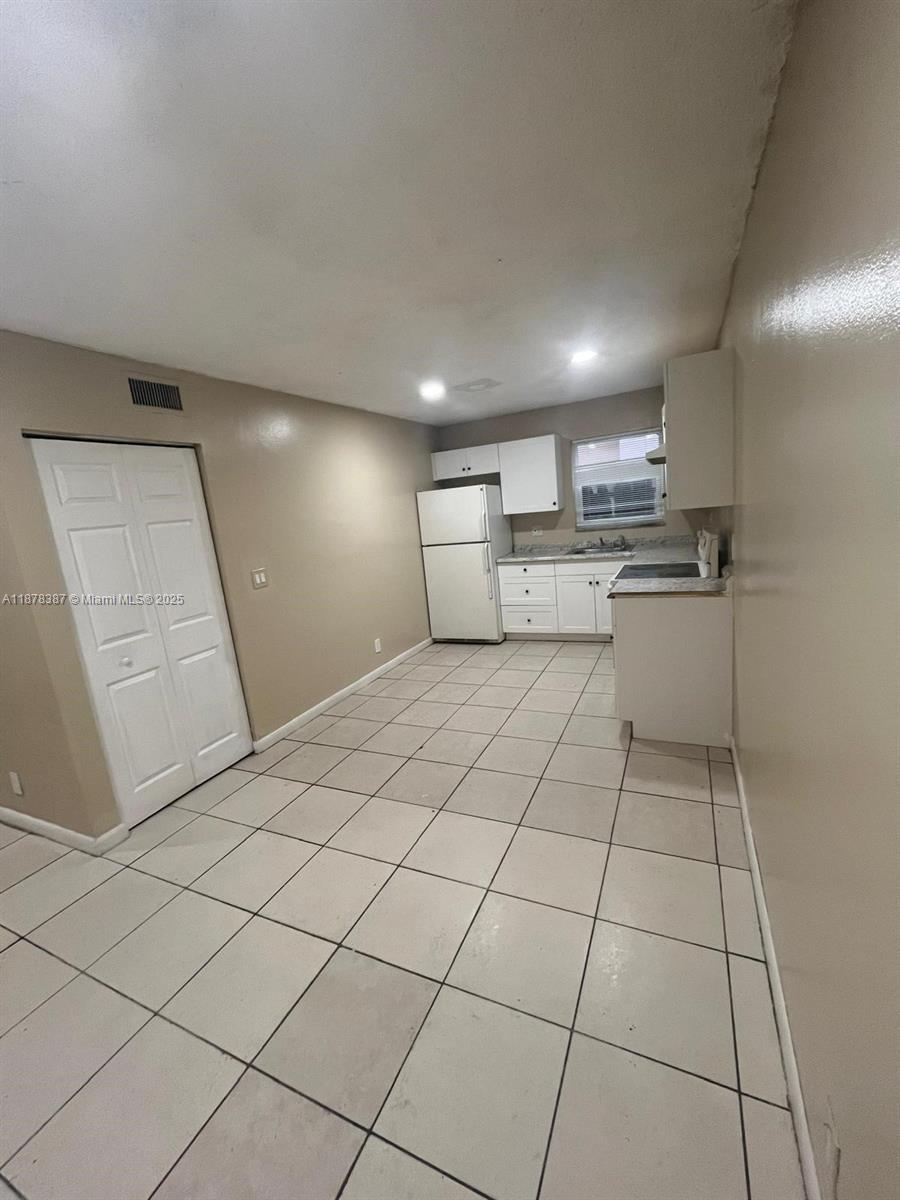 LAUDERDALE NORTH PARK - Residential Lease