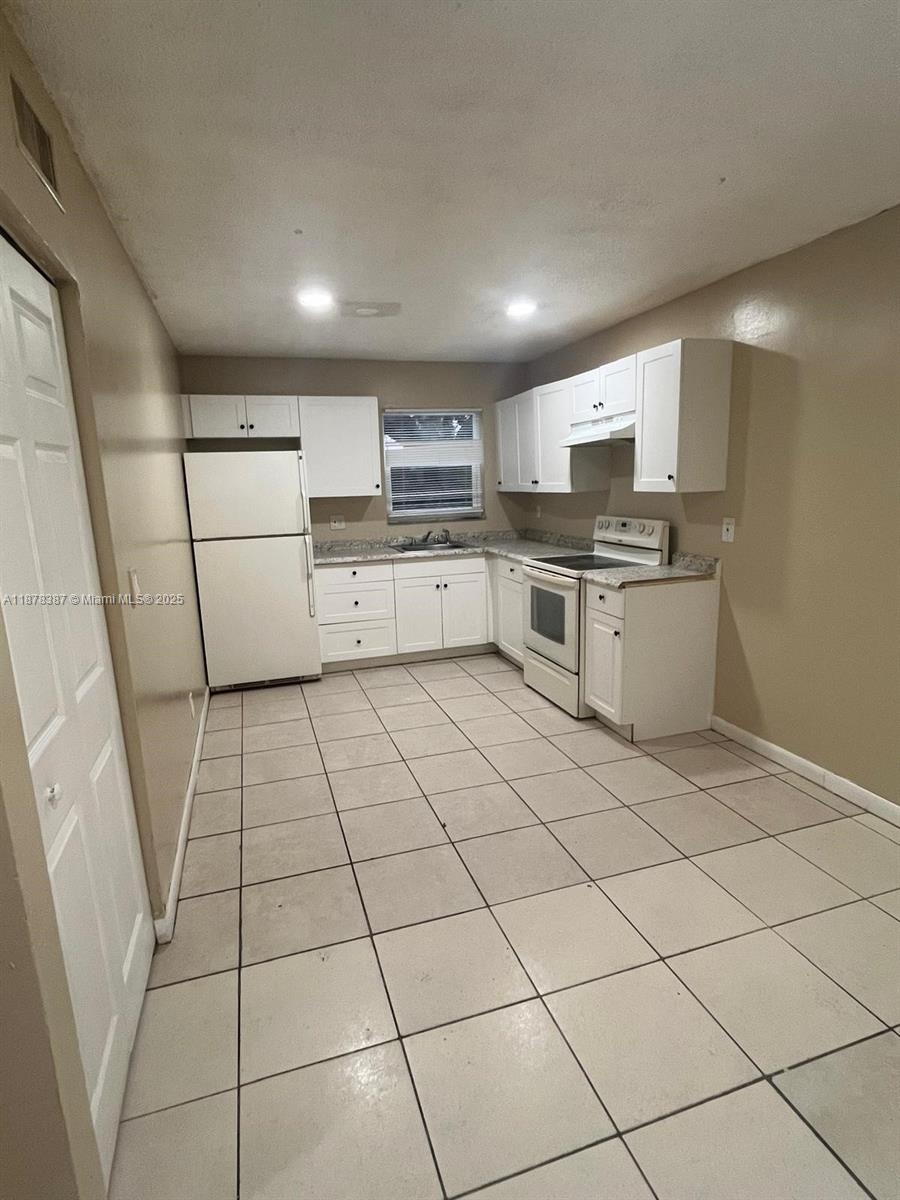 LAUDERDALE NORTH PARK - Residential Lease