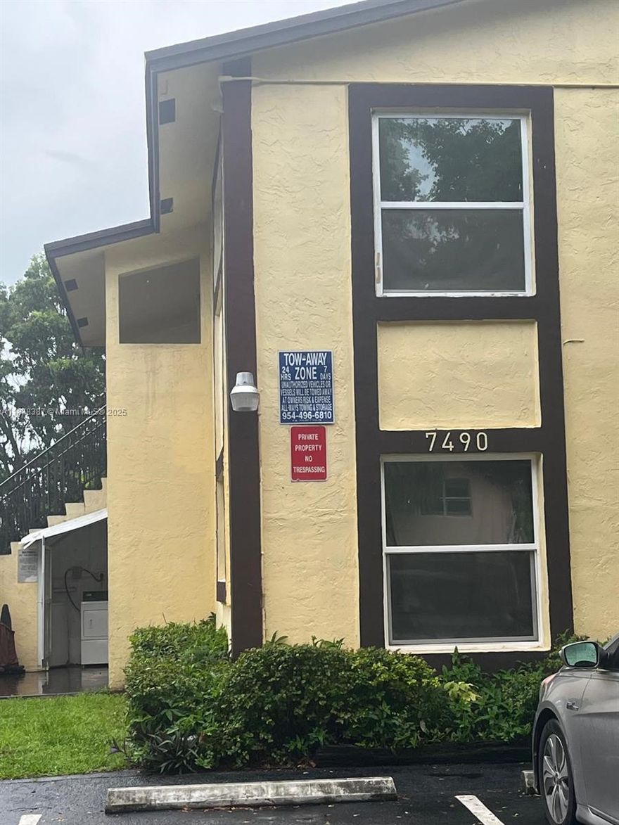 4/2 apartment in a nice family oriented neighborhood...Walking distance to shopping plazas and elementary school...deposit is flexible...SECTION-8 WELCOMED!!
