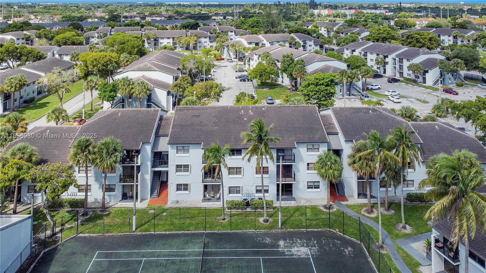 VILLA BELLINI CONDO - Residential