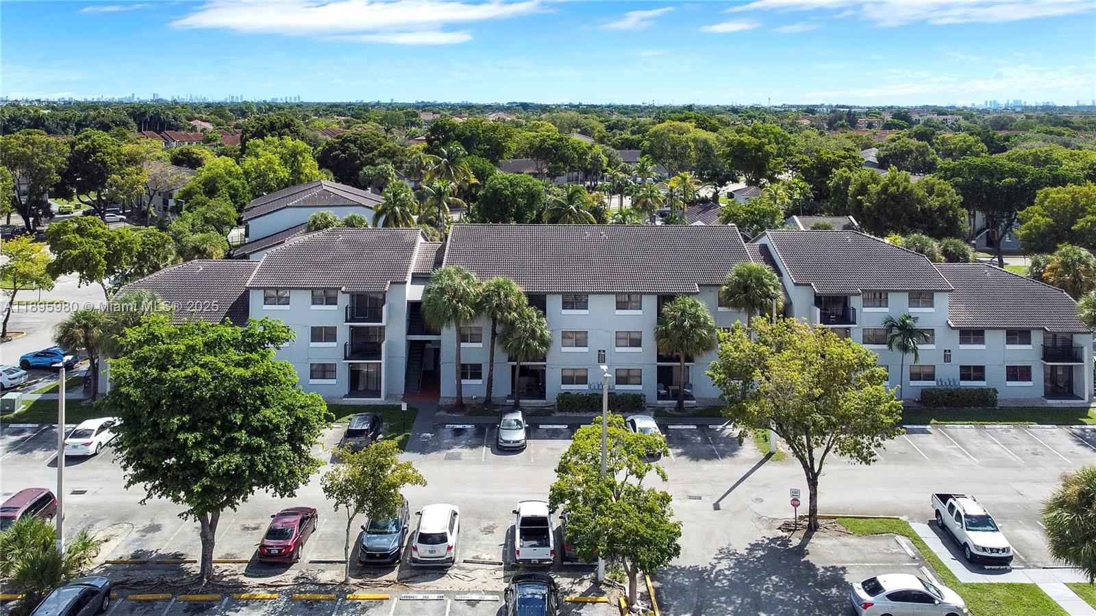 Very spacious 2 Bed, 2 Bath ground floor unit in beautiful Villa Bellini on the ground floor facing tennis courts and pool! No rental restrictions - can be leased immediately! Discover your ideal investment or primary residence in the tranquil Villa Bellini community. Washer and dryer in the unit for your convenience. You'll enjoy peace and privacy while being centrally located near I-75 and major expressways. Super clean interior with new paint and updated accessories throughout the unit. Great amenities include 2 assigned parking spaces, pool, gym, tennis courts, and paddle ball courts. Villa Bellini is convenient to supermarkets, dining, and great schools. Schedule your showing today!