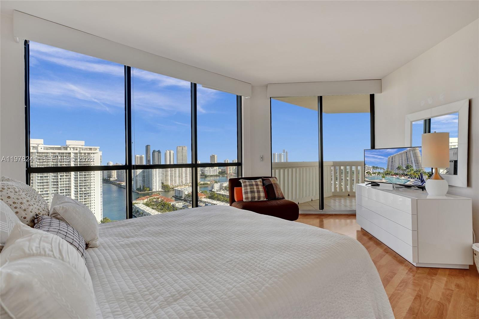 2000 ISL BLVD WILLIAMS IS - Residential Lease