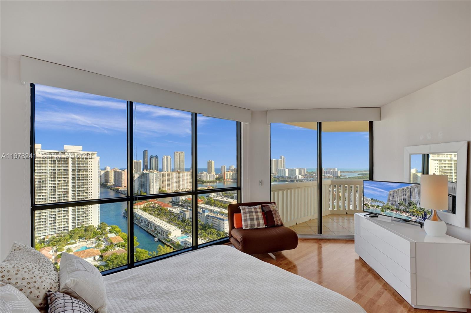 2000 ISL BLVD WILLIAMS IS - Residential Lease