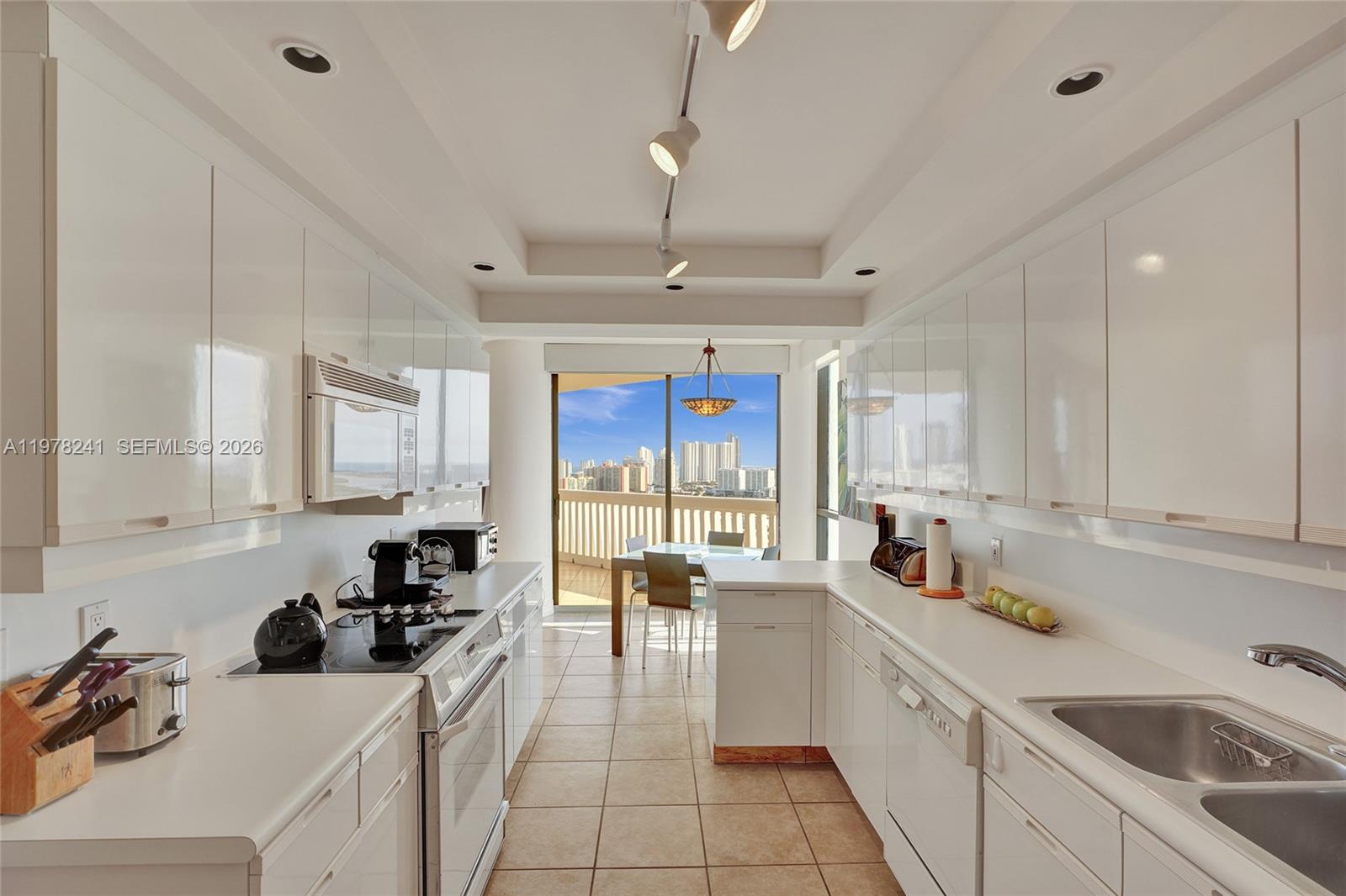 2000 ISL BLVD WILLIAMS IS - Residential Lease