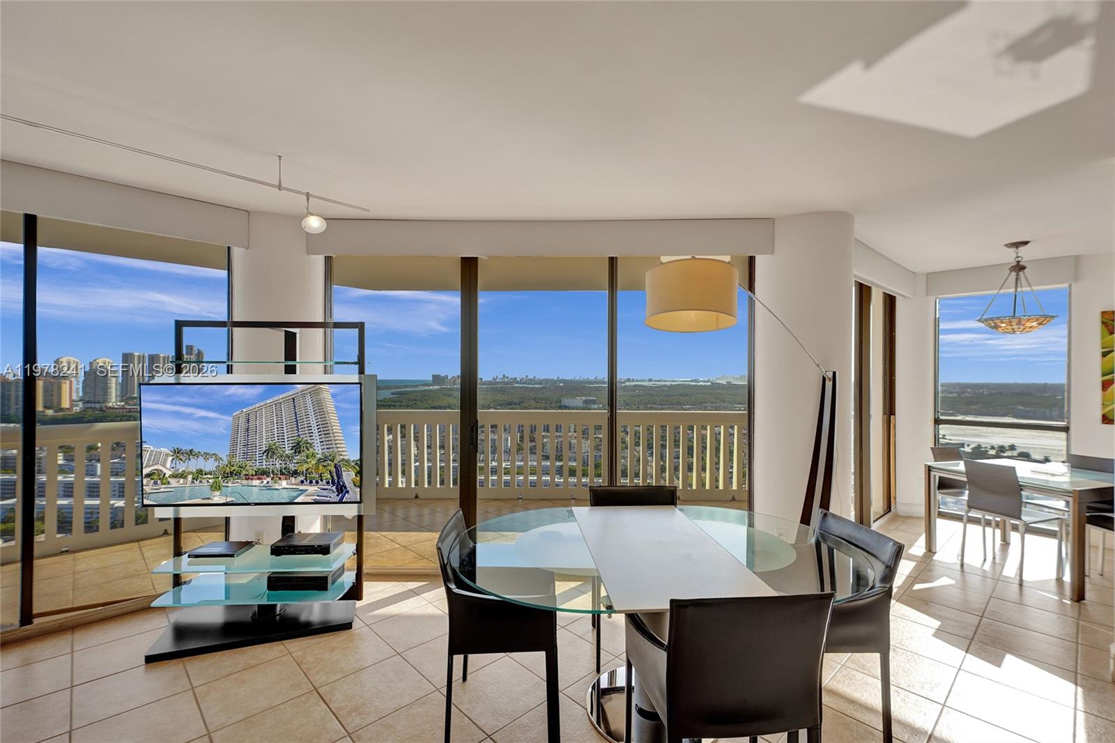 2000 ISL BLVD WILLIAMS IS - Residential Lease