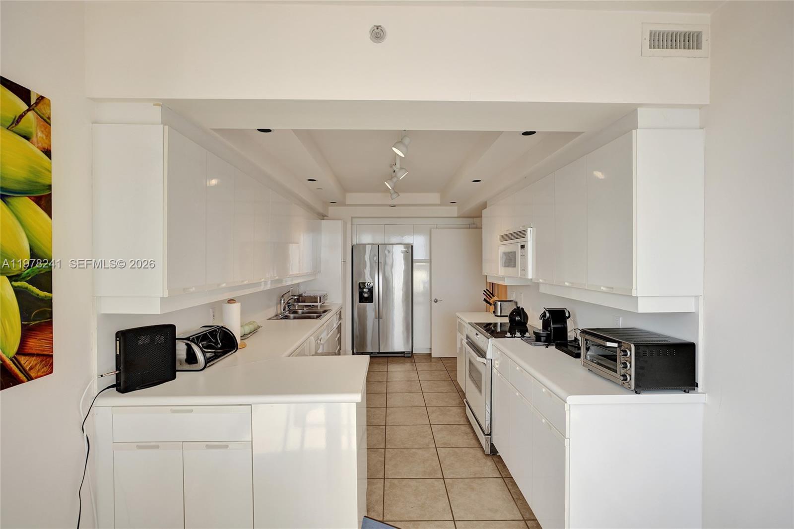 2000 ISL BLVD WILLIAMS IS - Residential Lease