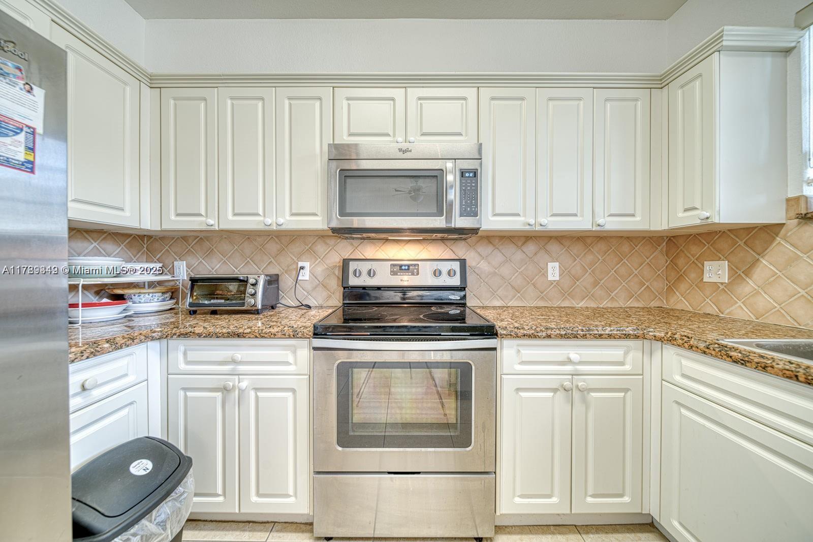 Rental Property at 2733 Ne 3rd Ct 204, Homestead, Miami-Dade County, Florida - Bedrooms: 3 
Bathrooms: 2  - $2,300 MO.
